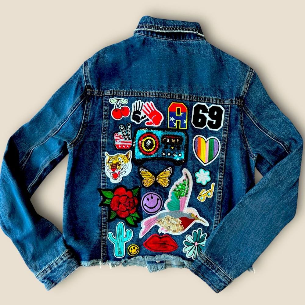 Signature 8 Patchback Distressed Denim Jacket Size Small